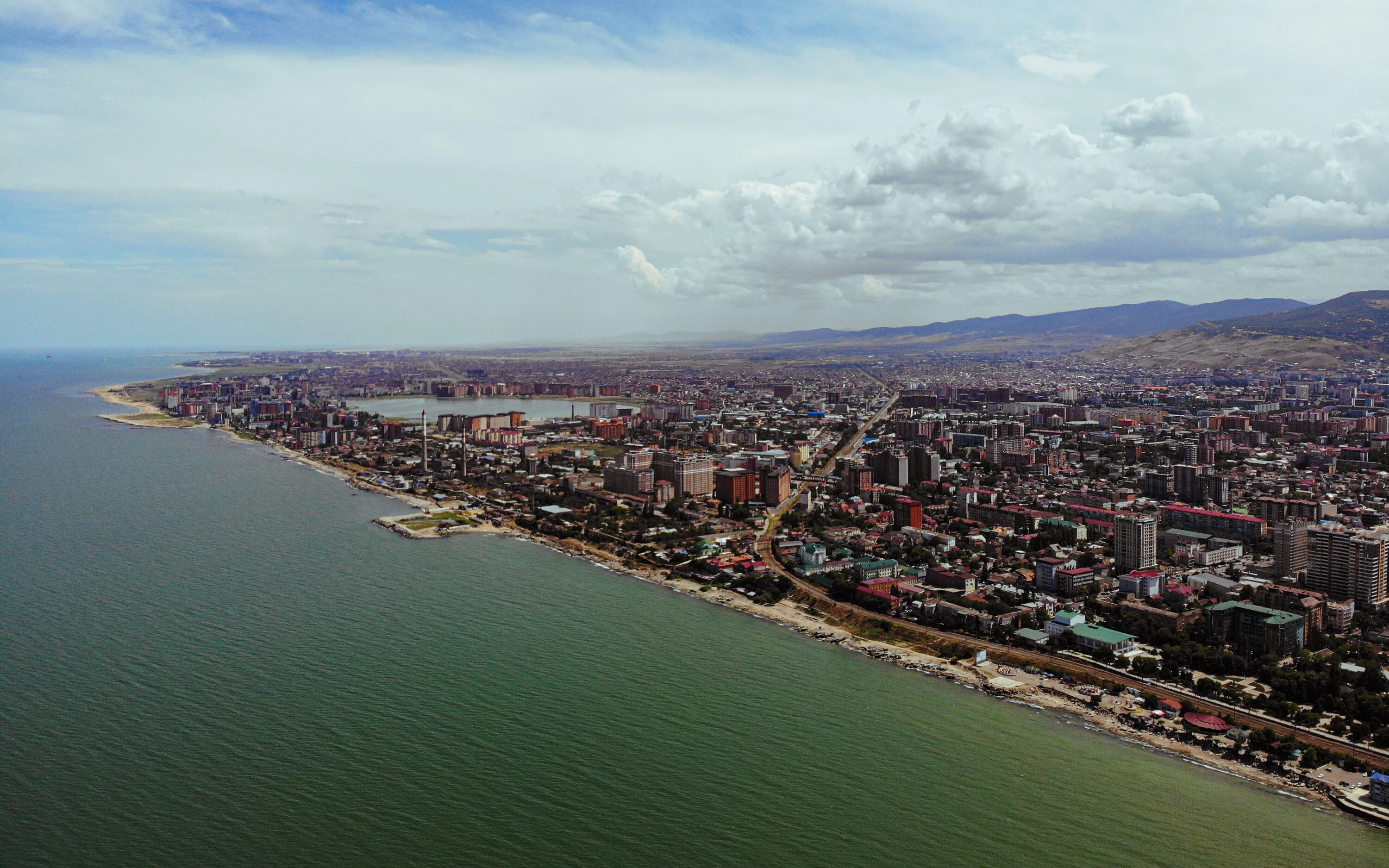 Дагестан махачкала море. Озеро акгель в махачкале. Махачкалы кв км. Город махачкала. Тарки тау махачкала.