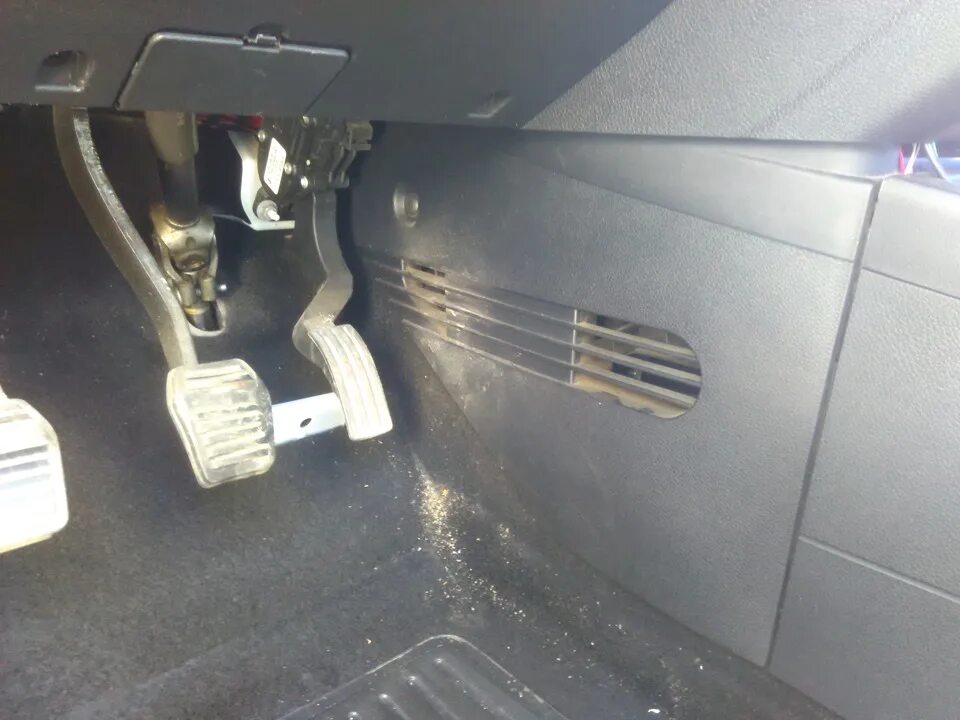Замена салонного фильтра - Ford Fiesta (Mk V), 1,4 л, 2003 года своими руками DR