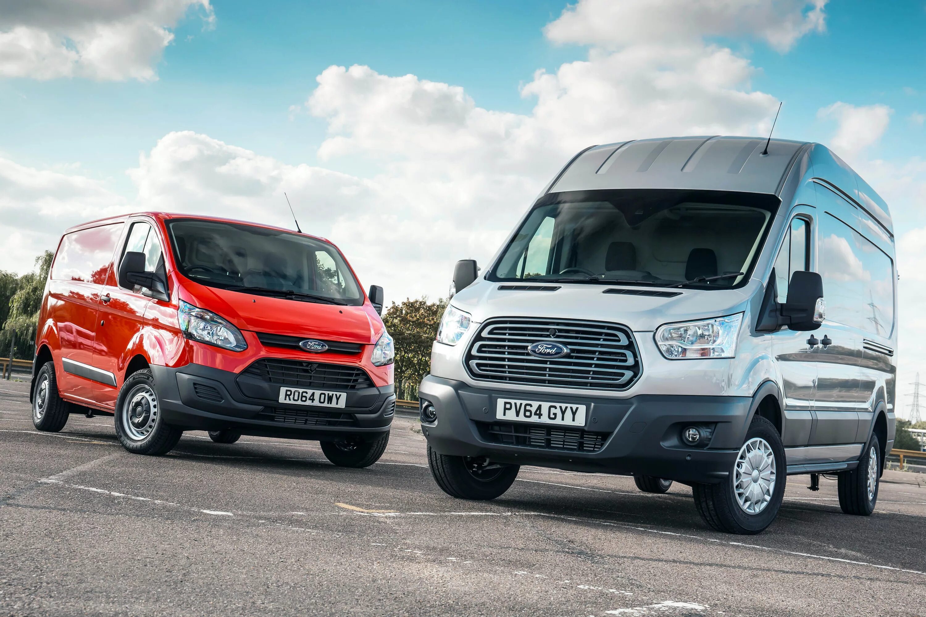 Фольксваген комтранс. Ford transit courier 2023. Мало коммерческое авто. Мало коммерческое авто. Коммерческие фургоны рено.