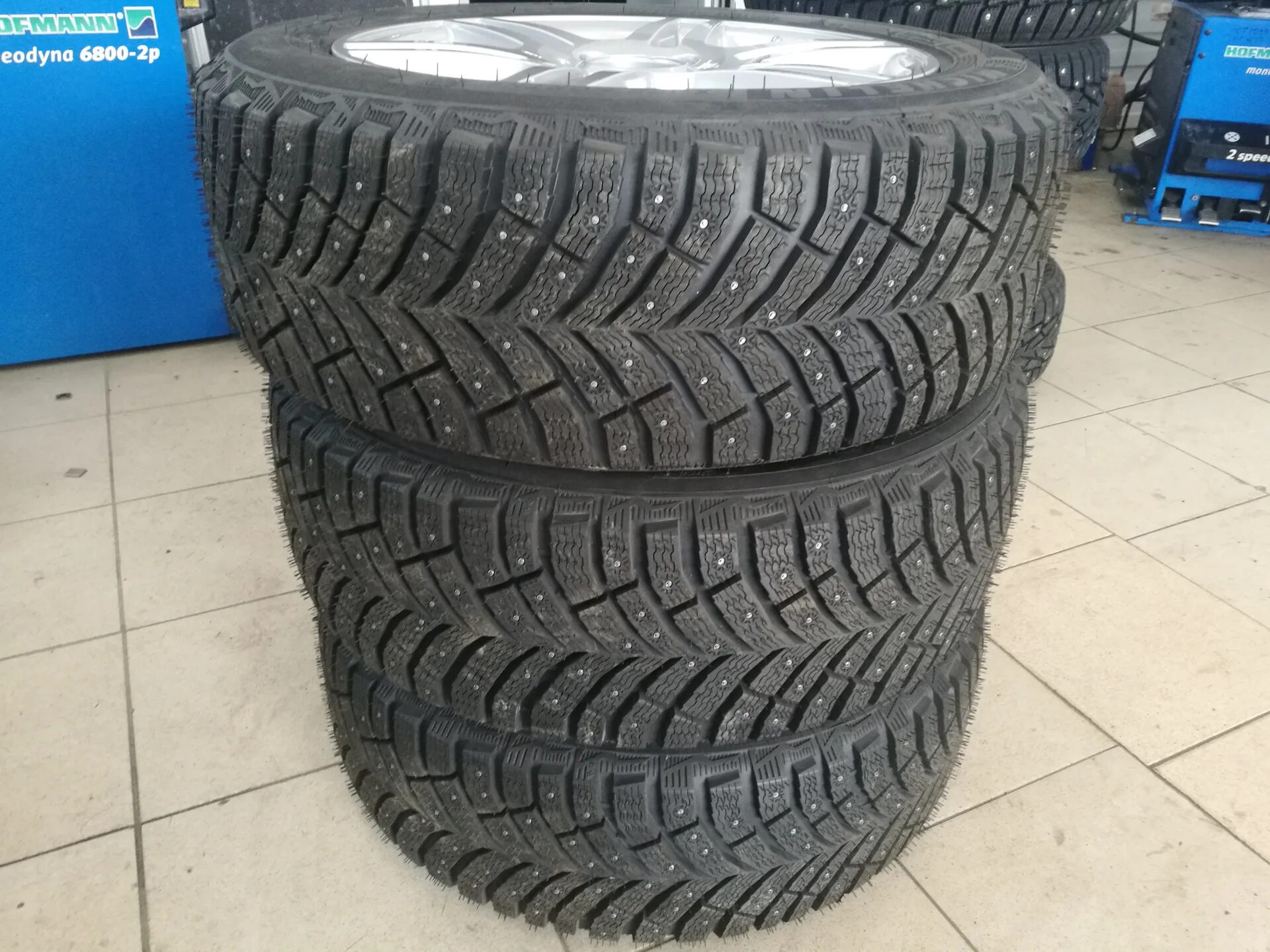 Шины норд 4. Мишлен х айс норд 4. шины michelin x-ice north 4. michelin x-ice north 4 suv 245-60 r18.