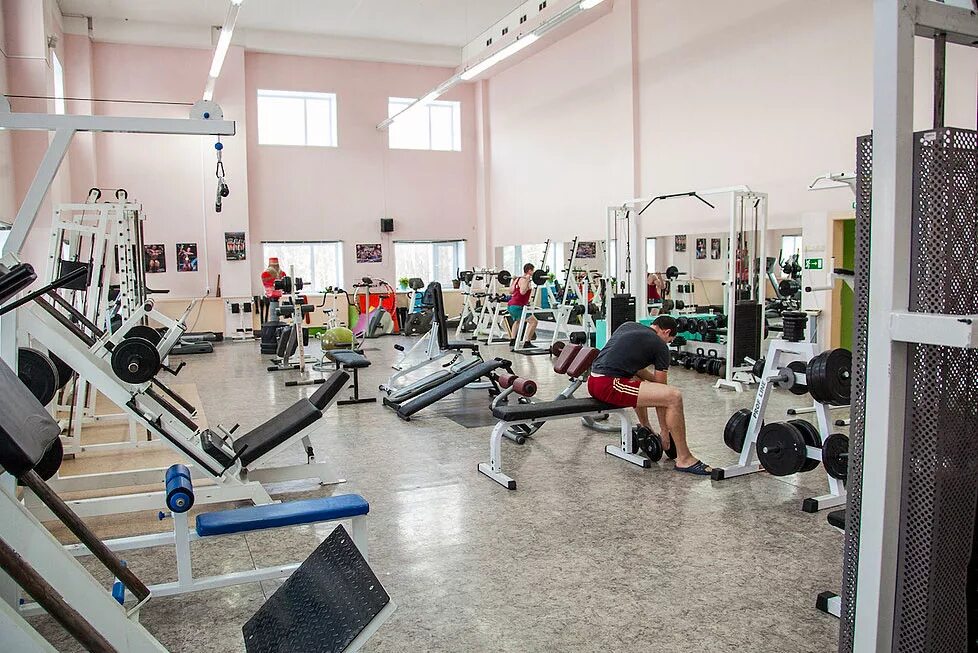 Спортзал нефтяник. Водолей Новодвинск спортзал. Волчанск бассейн Водолей. Спорткомбинат Двина Новодвинск. Бассейн Водолей Новодвинск.