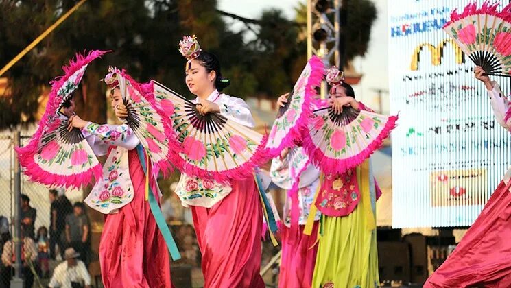 Чхусок в корее. Чхусок в южной корее. Культура кореи. Шеян chuseok 2021. Korean festival.
