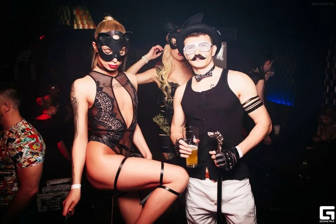 Спб клуб вечеринки. Клуб лошадка питер. лошадка пати спб. вечеринка loshadka party. лошадка пати костюмы.