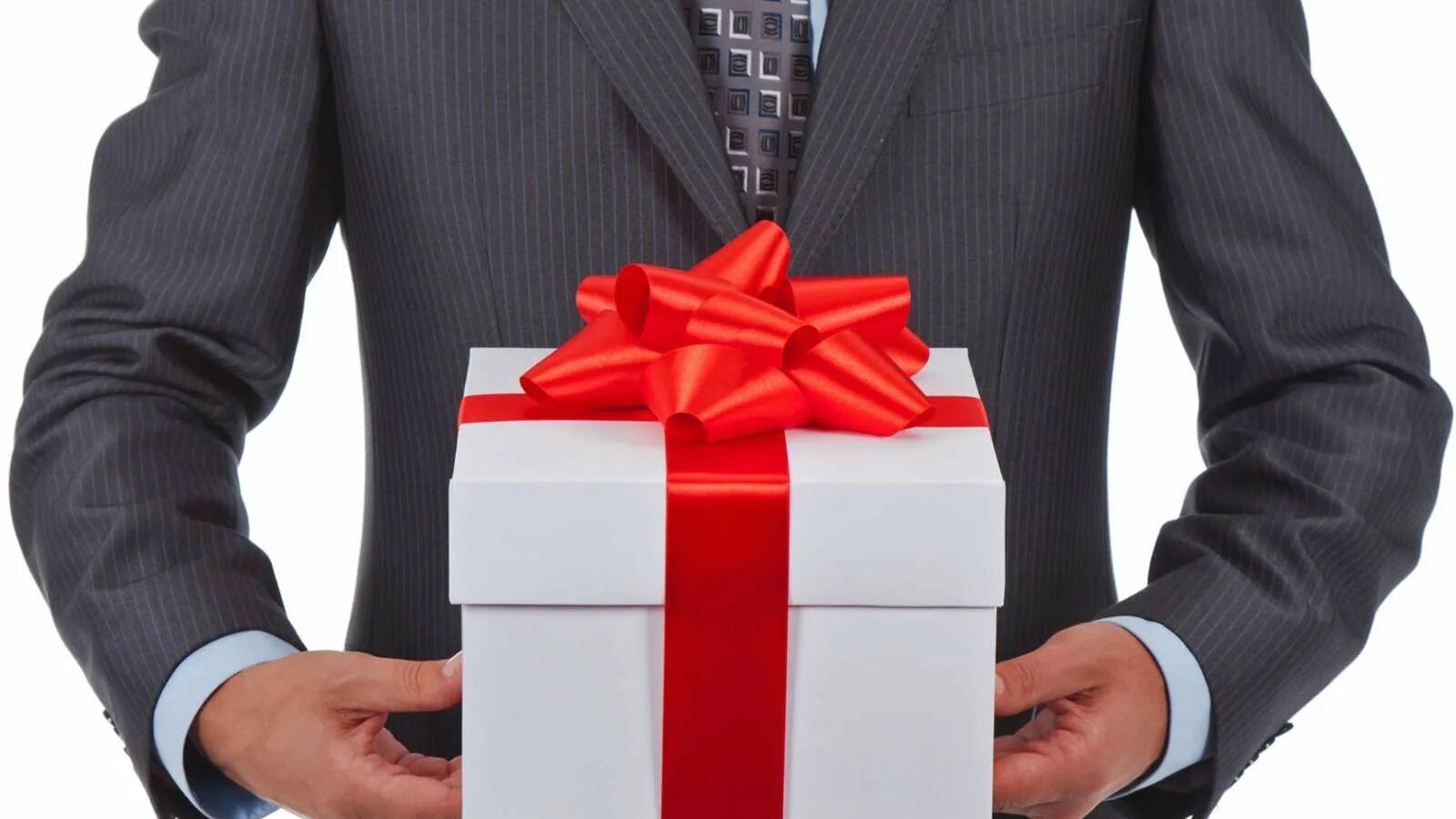 подарочный этикет. подарок коллеге. подарки бывшим сотрудникам. подарки сотрудникам. вручает подарок.