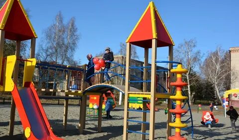 Открыли детскую площадку