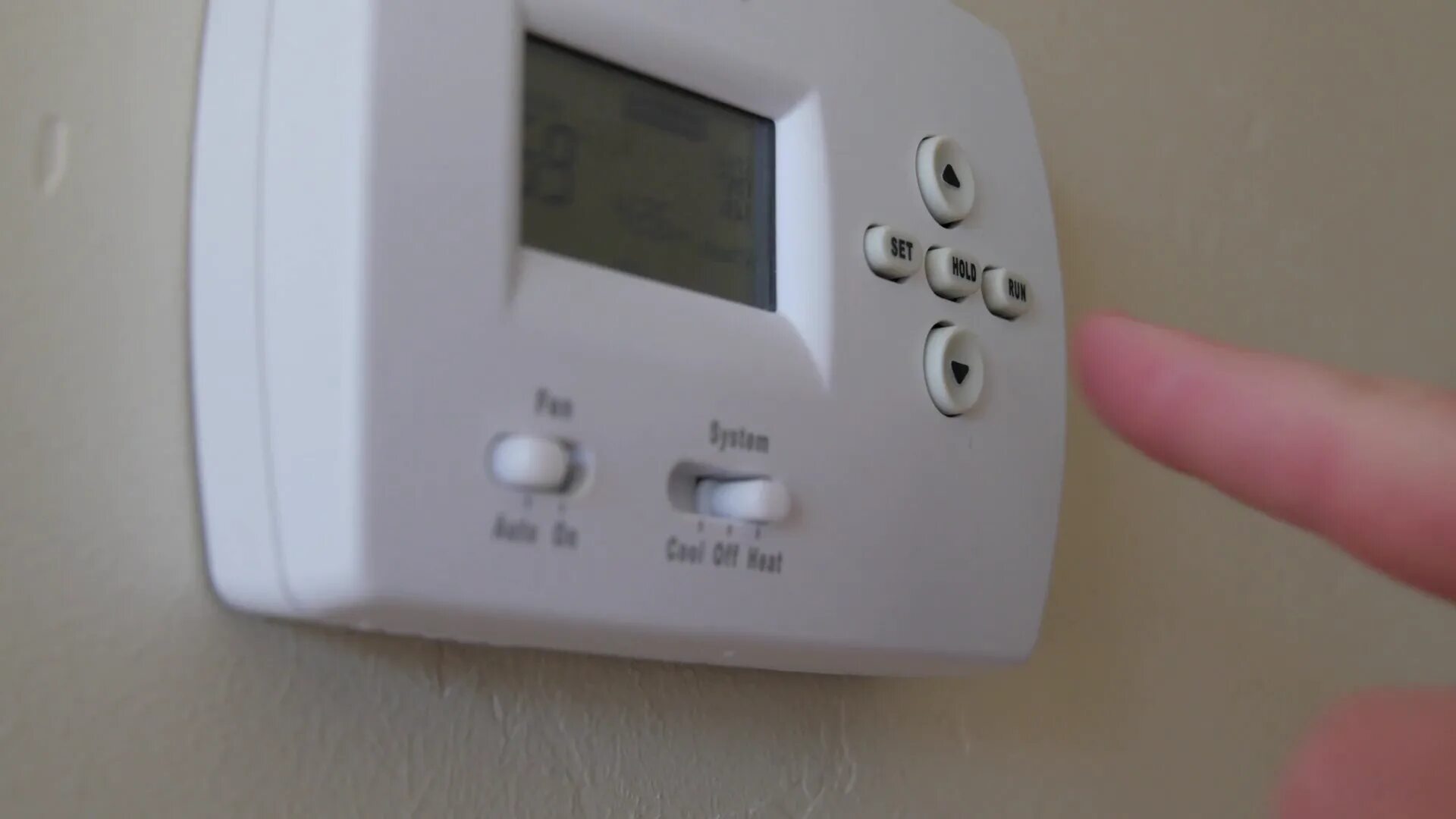 To heat up. Turn down the heating. Turn off the heating. Как снять терморегулятор теплого пола со стены. Turn up the heat.