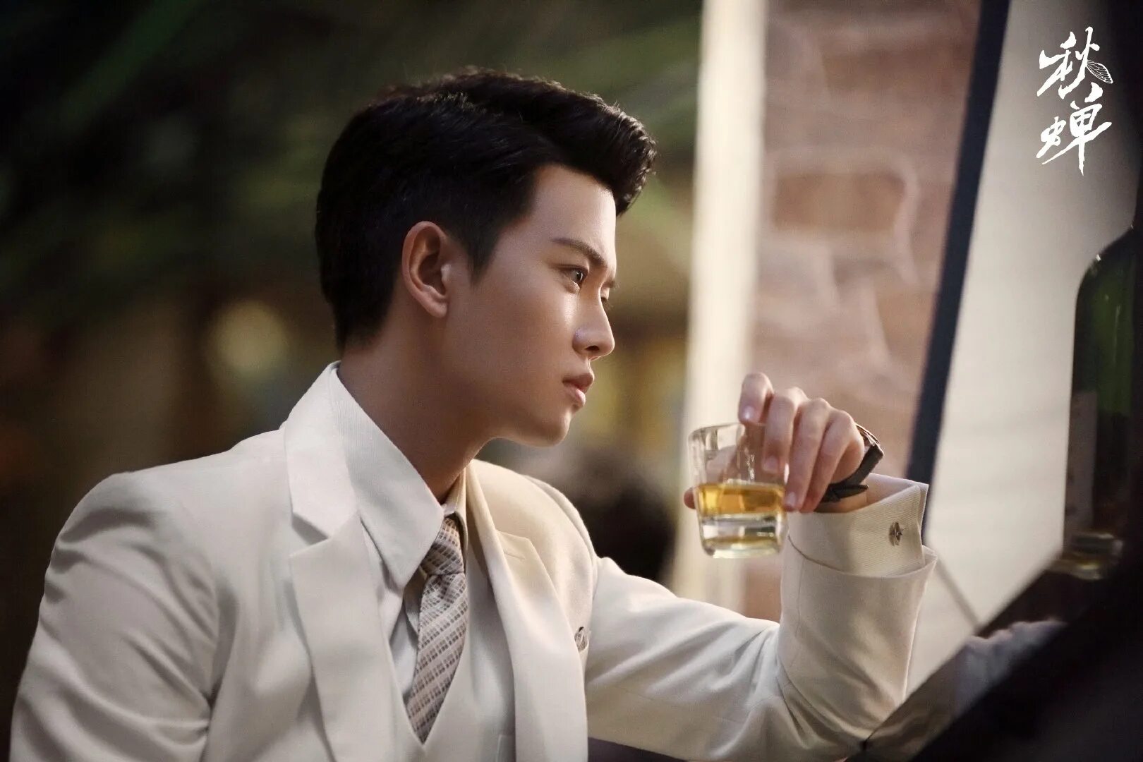 Жень цзя лунь осенняя цикада. Осенняя цикада дорама 2020. Осенняя цикада. 任嘉伦 фото. Жэнь цзялунь.