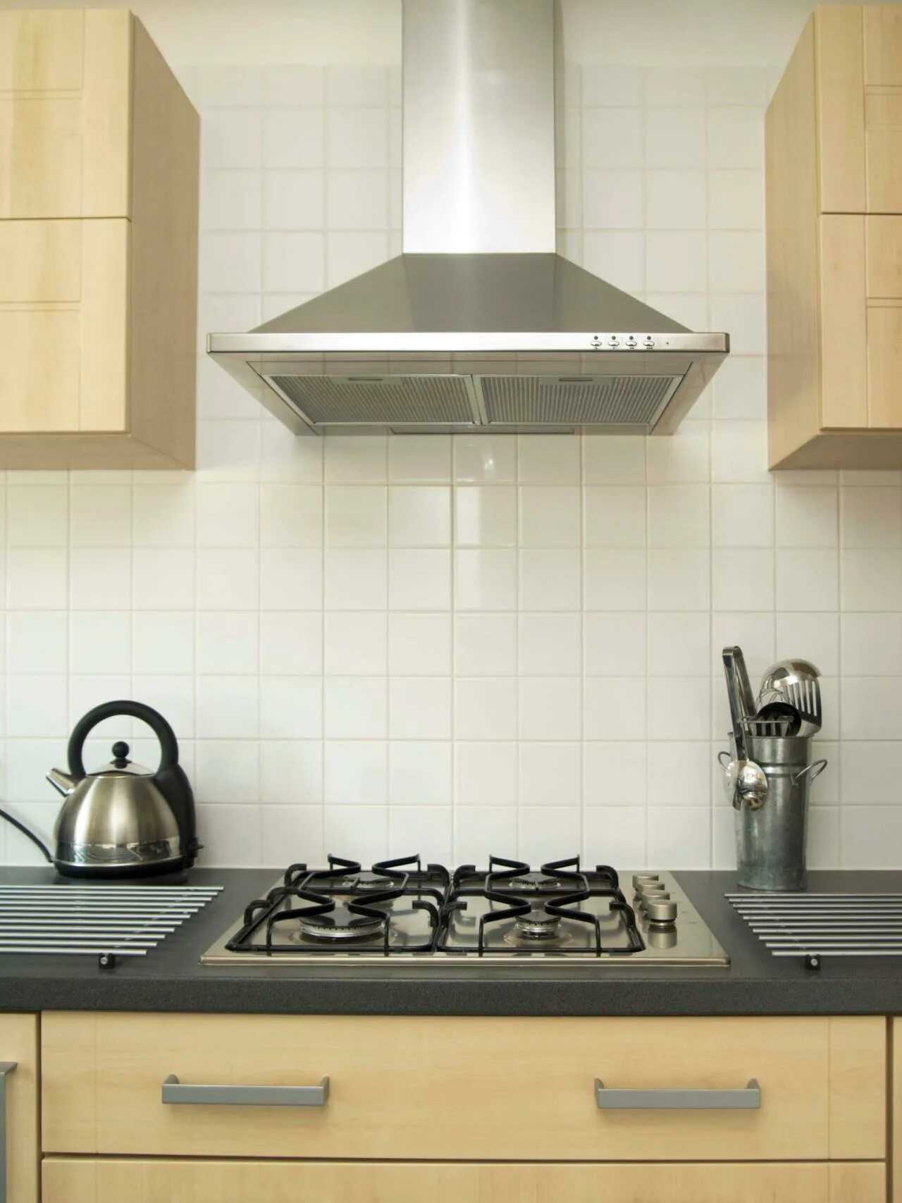 Вытяжка над кухонной плитой. Вытяжка Kitchen Exhaust Hood Stove. Вытяжка над плитой. Кухонные вытяжки для газовых плит. Вытяжка над газовой плитой.