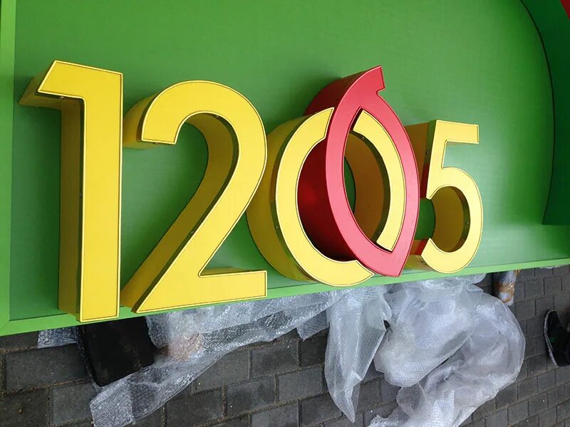 объемные буквы. объемные световые буквы. буквы из жидкого акрила. изготовление световых букв. объемные буквы.