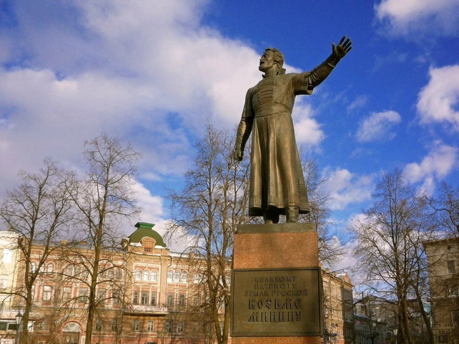 Памятник максиму горькому нижний новгород. Памятник петру в нижнем новгороде. Статуи нижний новгород. Памятник пожарскому в нижнем новгороде. Памятник чкалова нижний новгород.