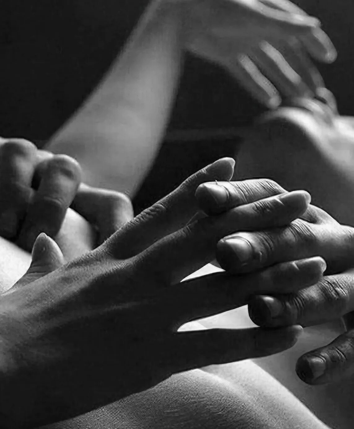 Полюбить душу не прикасаясь к телу. Сойти с ума от прикосновения. Полюбить тело любимой души. Прикоснуться к телу любимой души. Первый поцелуй картинки.