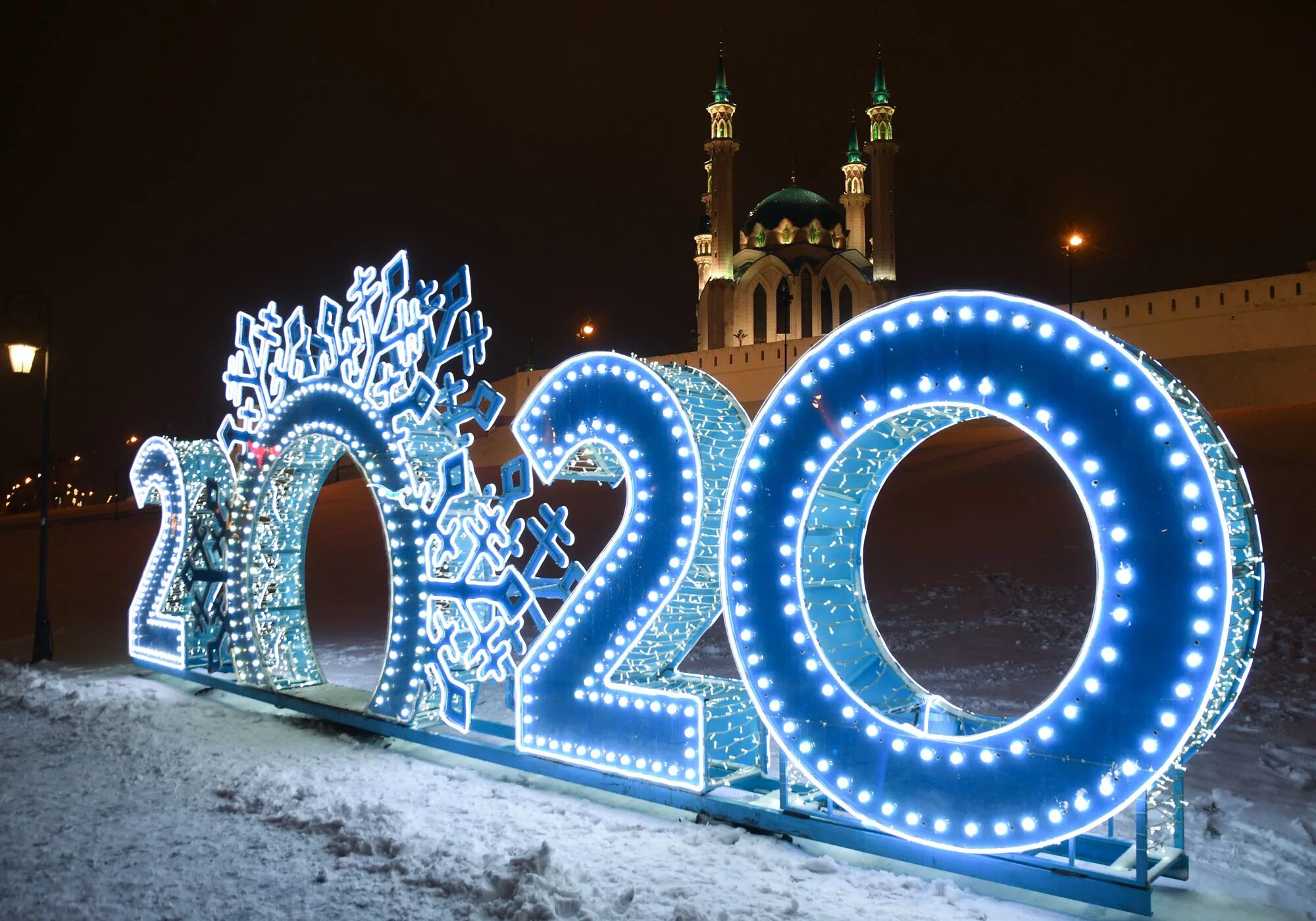 Новый год 2021 г. Новогоднее украшение города. Новогоднее оформление площади. Казань зимой. Украшение города 2022.