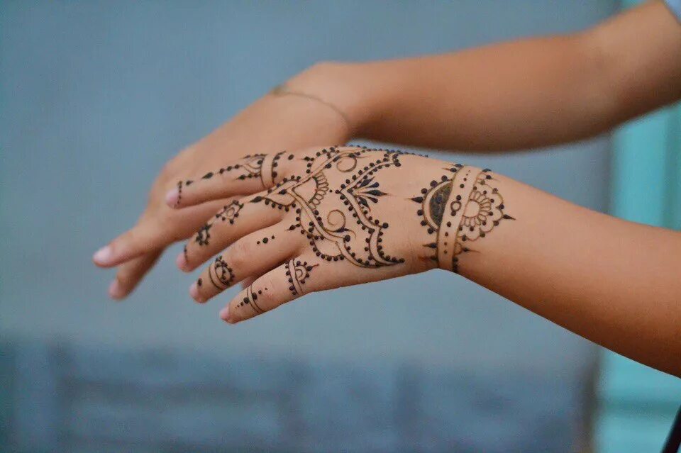Хна на руке. Хна для мехенди. Тату хной. Хно 3. Мехенди цветы.