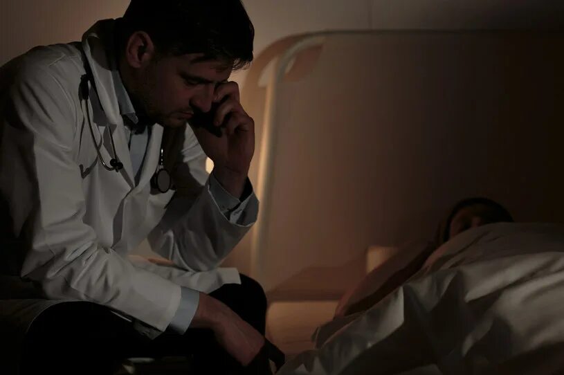 врачом становятся ночью. хороший доктор 1 сезон 5 серия. ассистент врача. хороший доктор _ the good doctor (2017). врач hd full wallpaper.