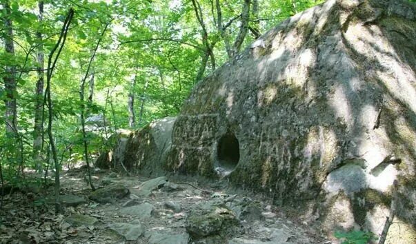 Шапсугская краснодарский край. Краснодарский край Абинский район Шапсугская. Дольмены Шапсугская. Дольмены Абинского района.