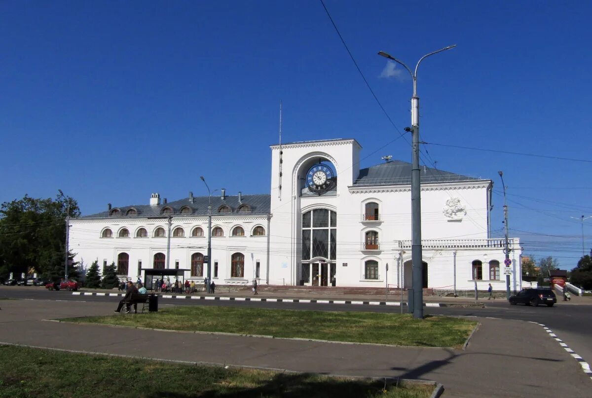 Автовокзал Великий Новгород. Вокзал Великий Новгород декор. Здание вокзала. Здание железнодорожной станции. Вокзал великий новгород телефон