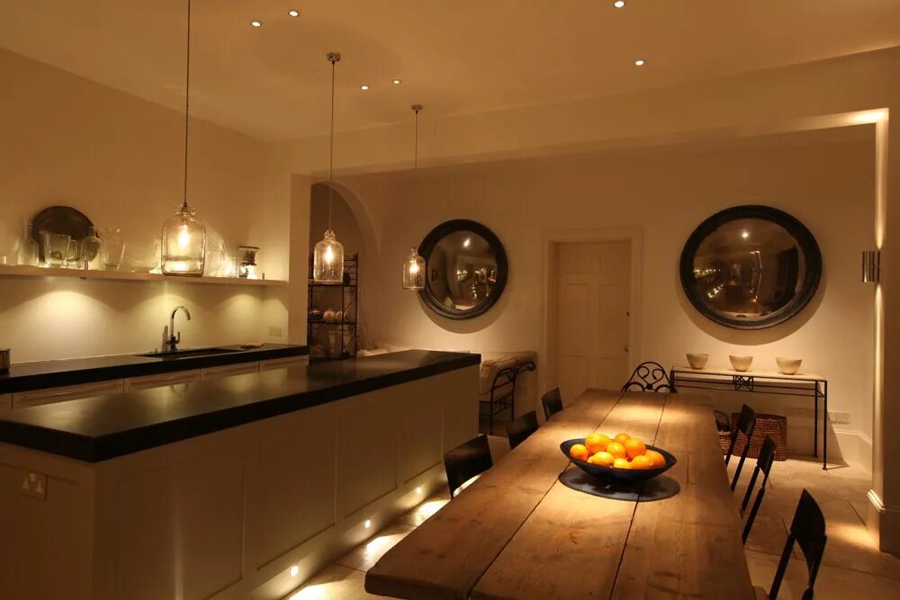 Кухня теплый свет. Теплый свет на кухне. Освещение в тропическом дизайне.