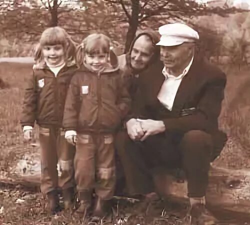 Родители татьяны и ольги. Родители татьяны и ольги. Родители татьяны и ольги. Родители сестер арнтгольц. Родители татьяны и ольги.