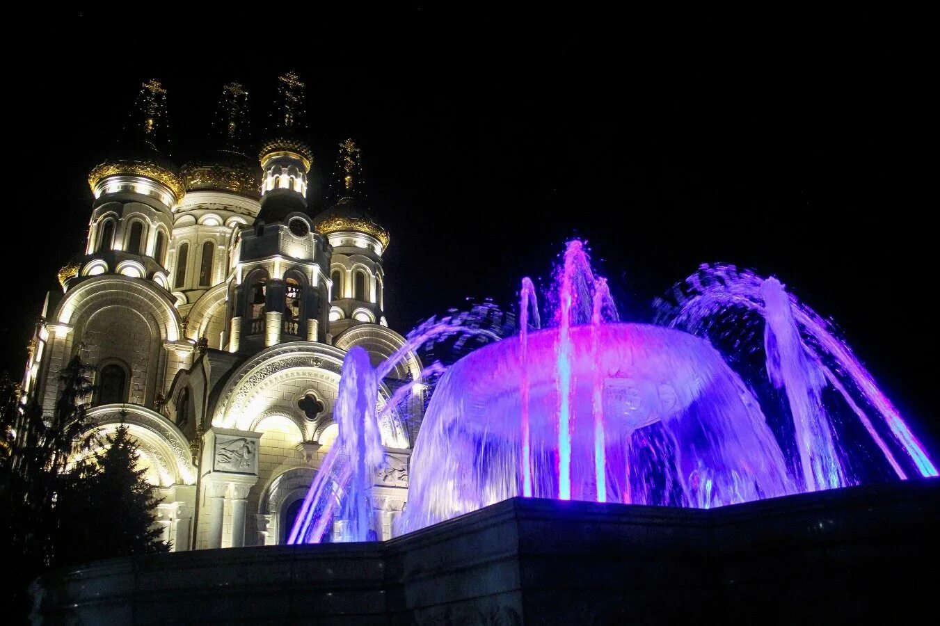 Горловка ночью. Горловка ночью. Ночная горловка. Жилмассив строитель горловка. Станция горловка.