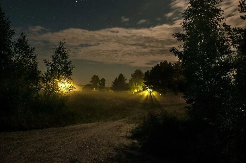 Ночь в деревне фото. Летняя ночь в деревне. Ночь деревня лето. Деревенская дорога ночью. Ночная деревня.