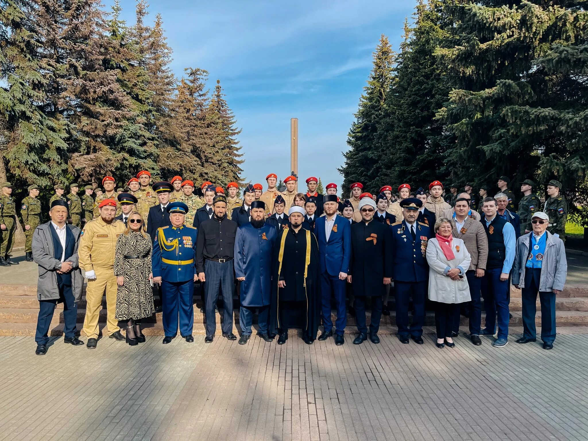 1 сентября в уфе мероприятия 2025. Возложение цветов в уфе парк волна шаманов.