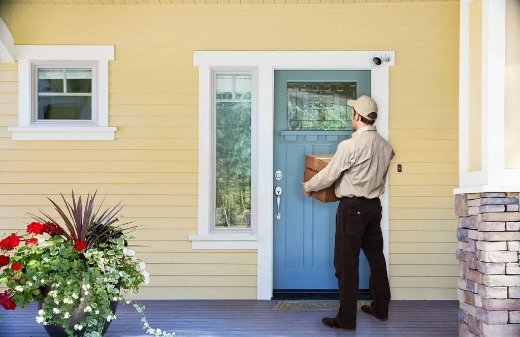 Someone s house. Камера doorway. To Door delivery. Секьюрити у двери. Камера doorway видеонаблюдения.