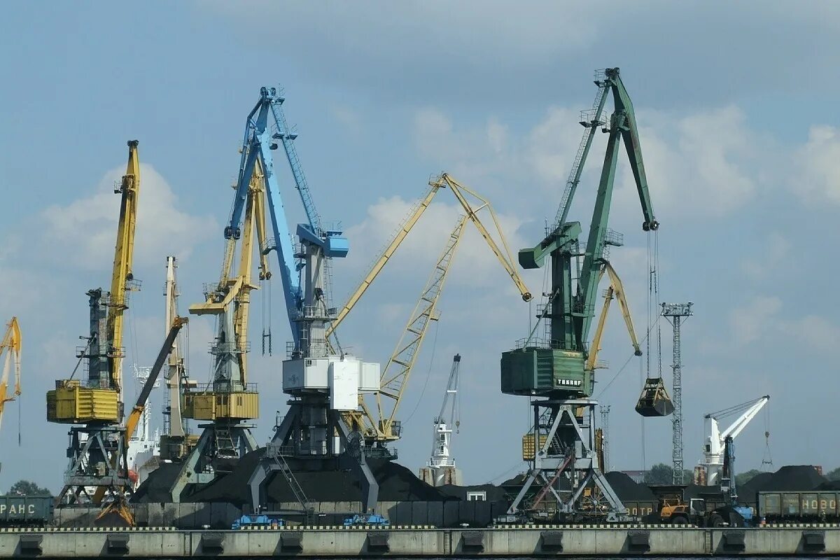 Порт на дону 4. Мариупольский морской торговый порт. балтийский порт. морской порт бердянск.
