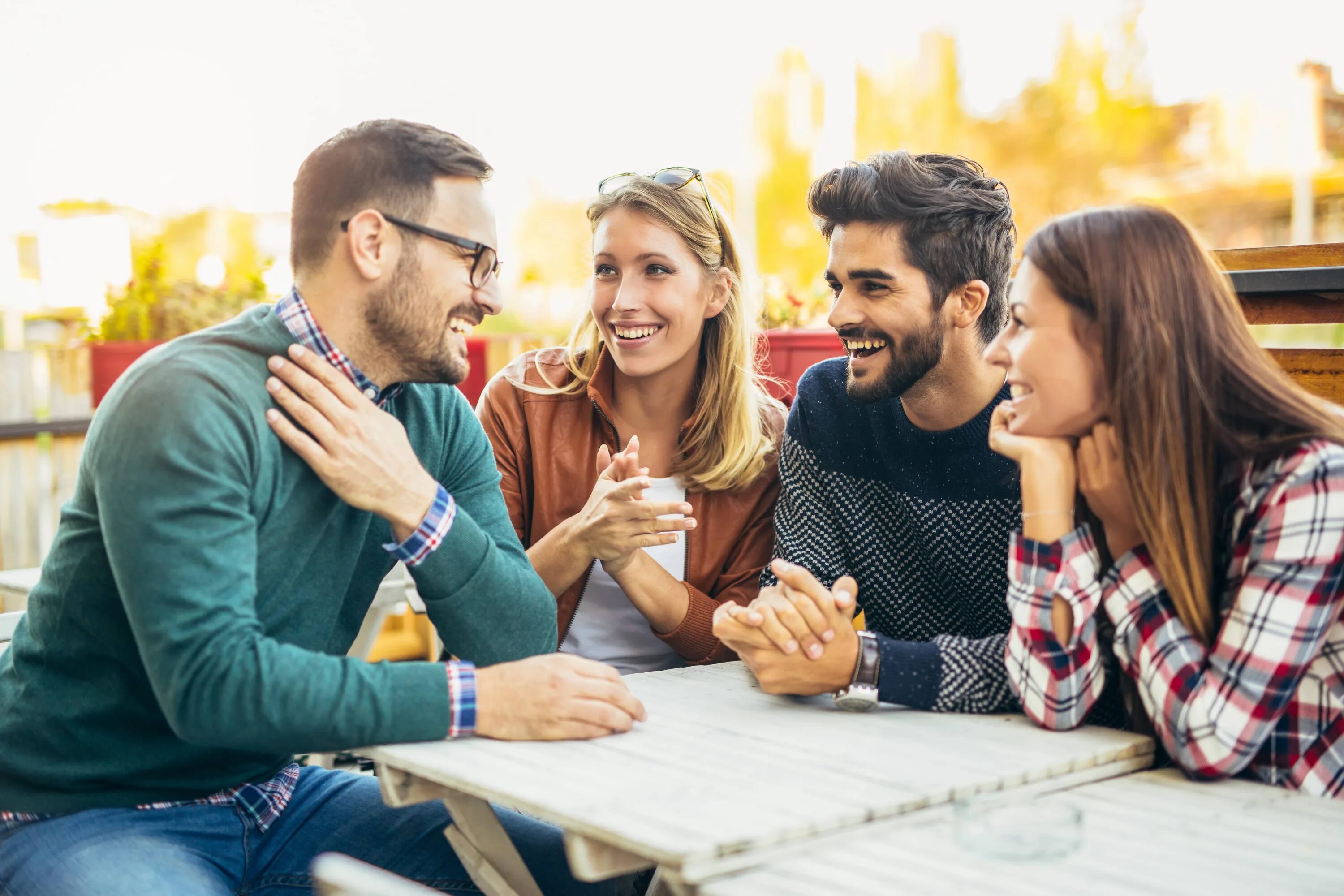 Best kind of friends. Беседы друга. Друзья общаются. Повседневное общение. Люди беседуют.