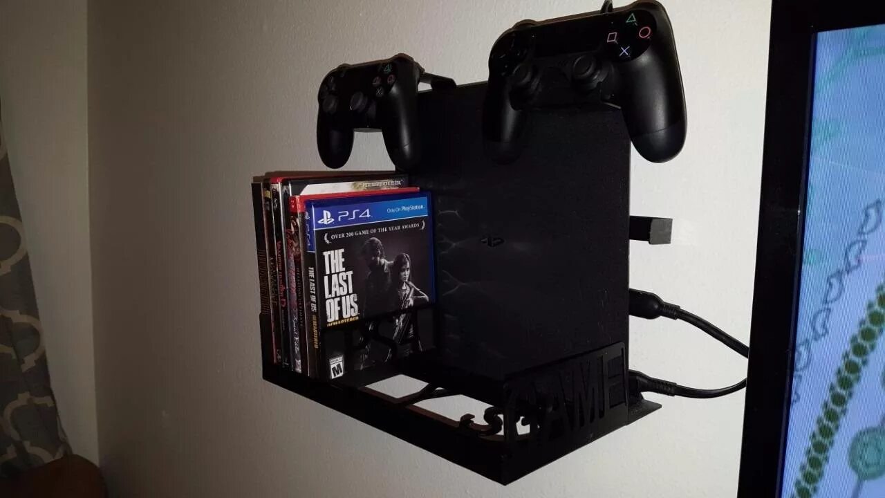 Ps4 на стене