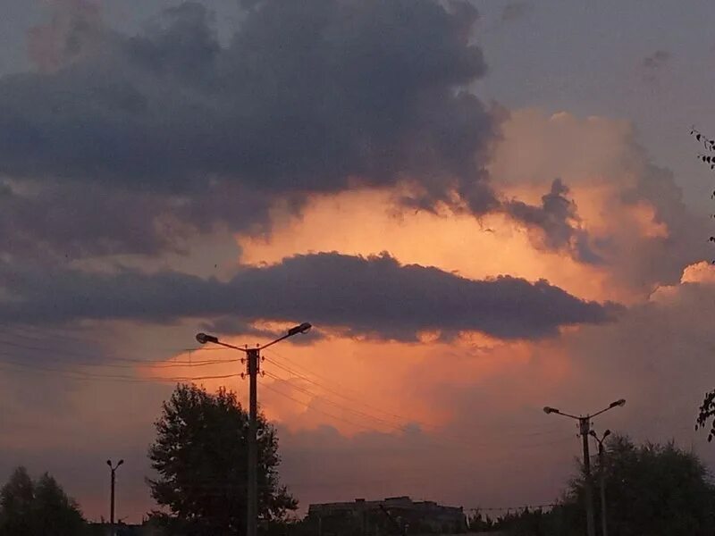 Небо как будто горит. Небо как будто горит. Огненное небо. Небо в огне. Огненное небо.