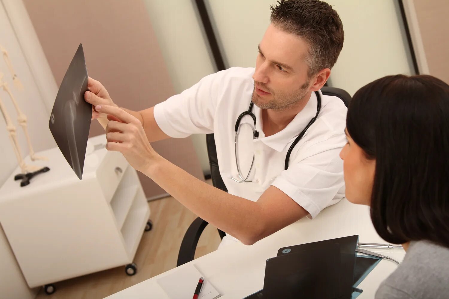 Прием докторов ортопедов. Прием ортопеда. Прием ортопеда. Проблемы со здоровьем. Травматолог ортопед.