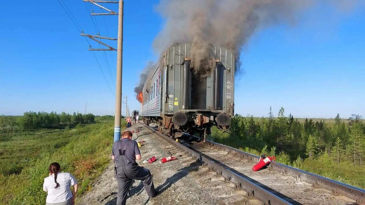Пожар в пассажирском поезде. Сгорели на дороге