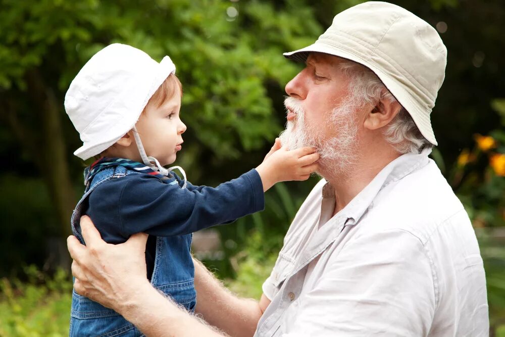 Старики и дети. Дедушка и внук. Старик и внук. Старый ребенок. Grandpa daughter