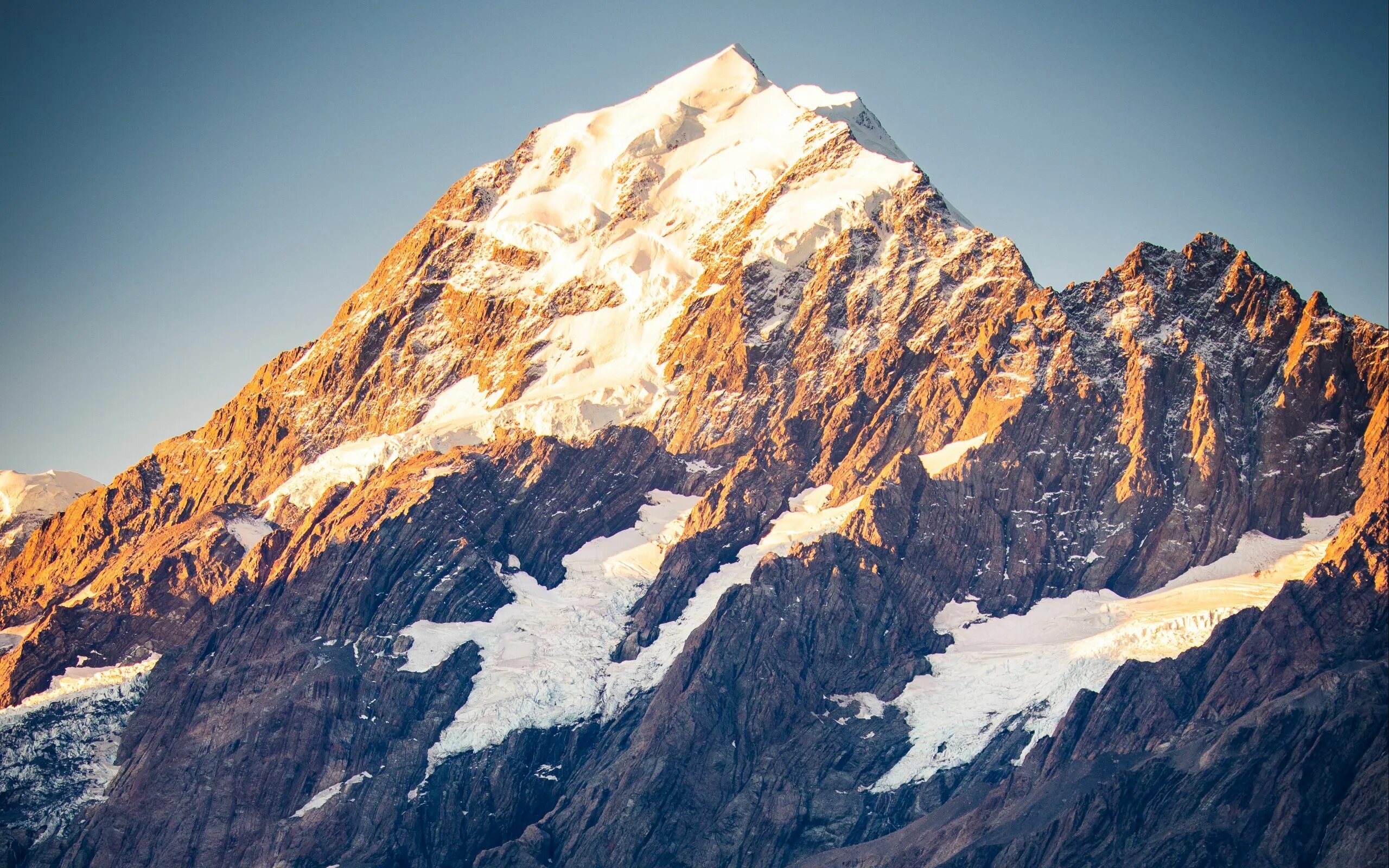 снежные горы эверест. гималаи. пик горы эверест. 7 вершин урала. эверест джамалумба.