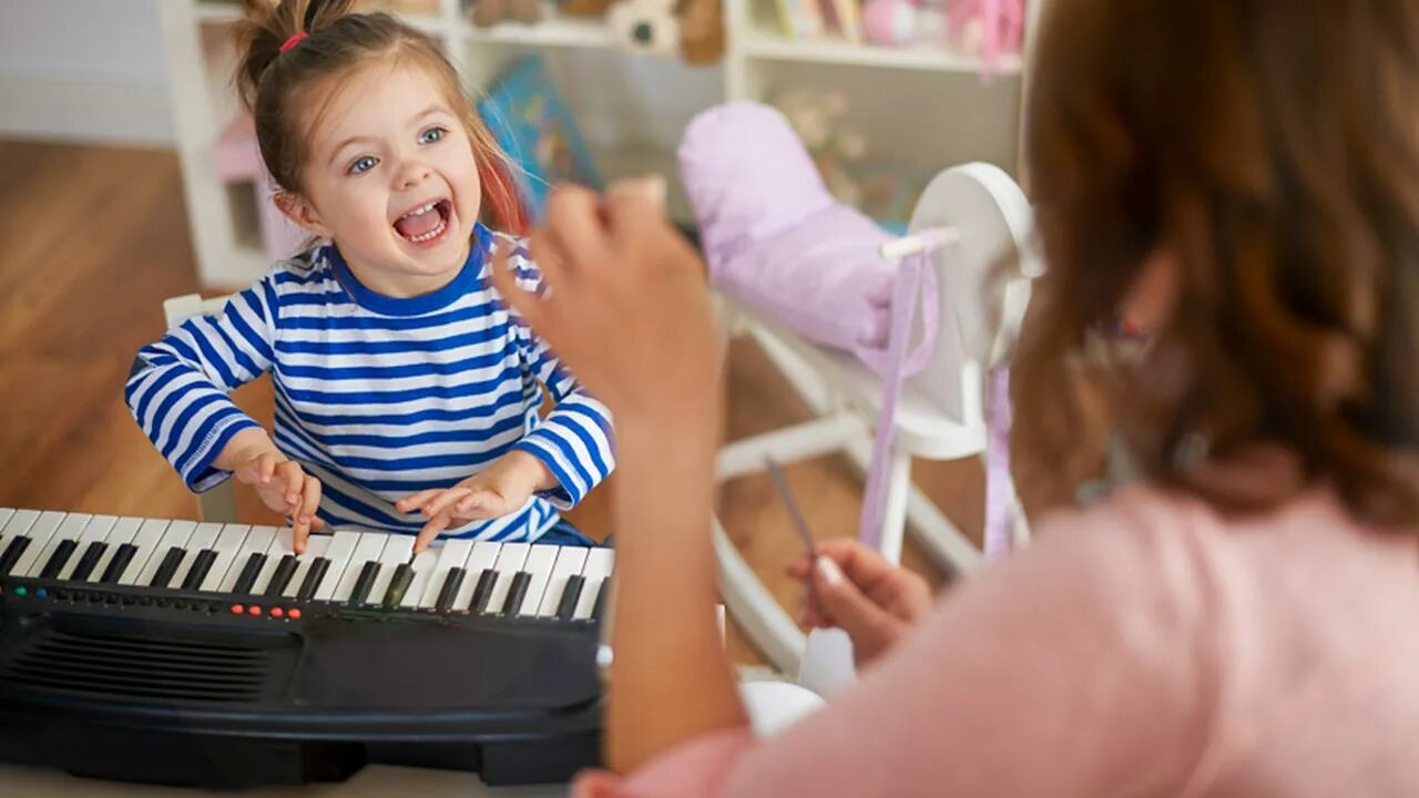Дети и родители песенки. Детские печенья. Логопедические песенки для малышей. Ребенок 2-3 музыкальное воспитание. Логопедические песенки.