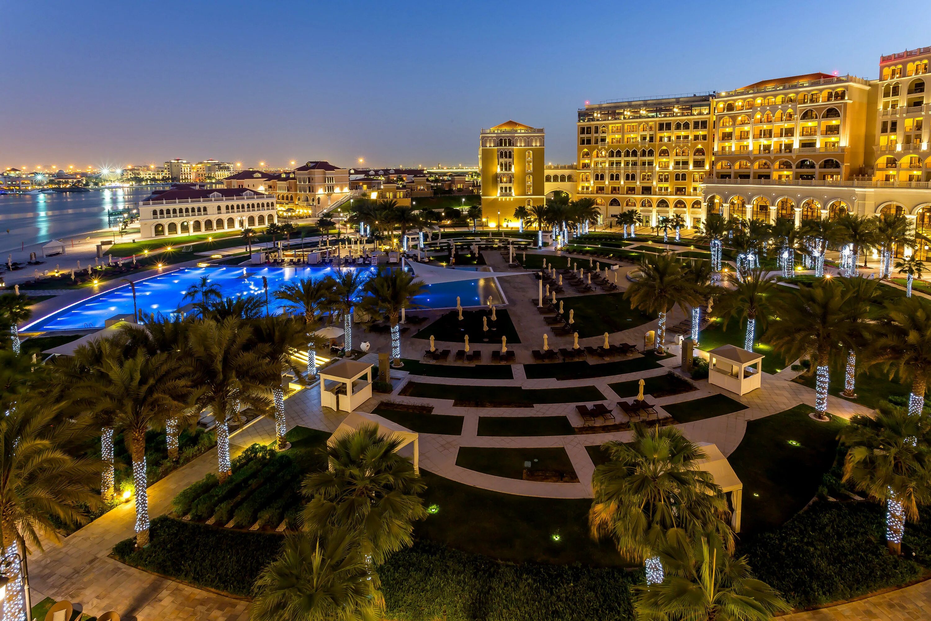 The ritz carlton abu dhabi. РИЦ Абу-Даби. Ритц в Абу Даби. Оман Ритц Карлтон. Отель в Абу Даби Ritz Carlton.