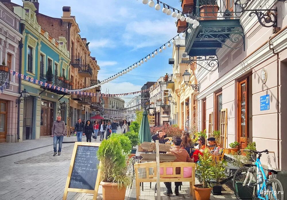 Centre tbilisi. Проспект Агмашенебели Тбилиси. Проспект Давида Агмашенебели. Давида Агмашенебели Тбилиси. Проспект Давида Тбилиси.