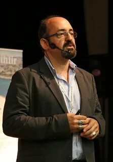 Sanırım hepsinin ötesinde işin temel sırrı, muhataplarınıza duyduğunuz sayg...