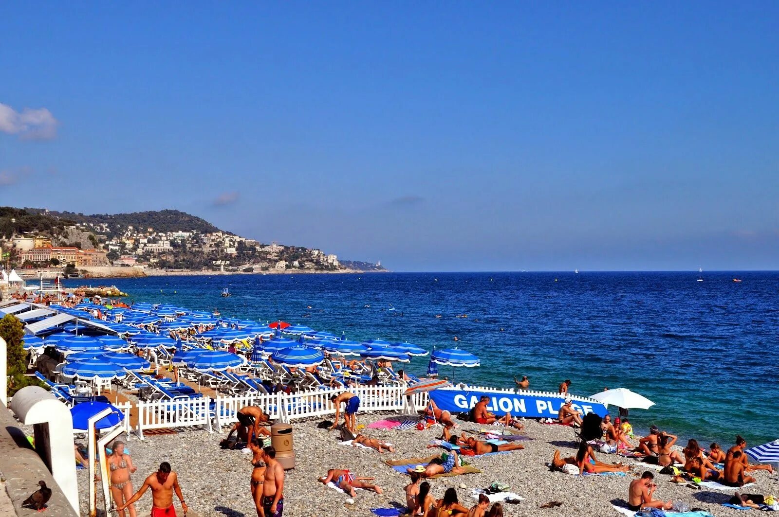 Nice beach. Ницца Лазурный берег. Ницца Лазурный берег пляж. Кап Даг Франция. Ницца Лазурный пляж.