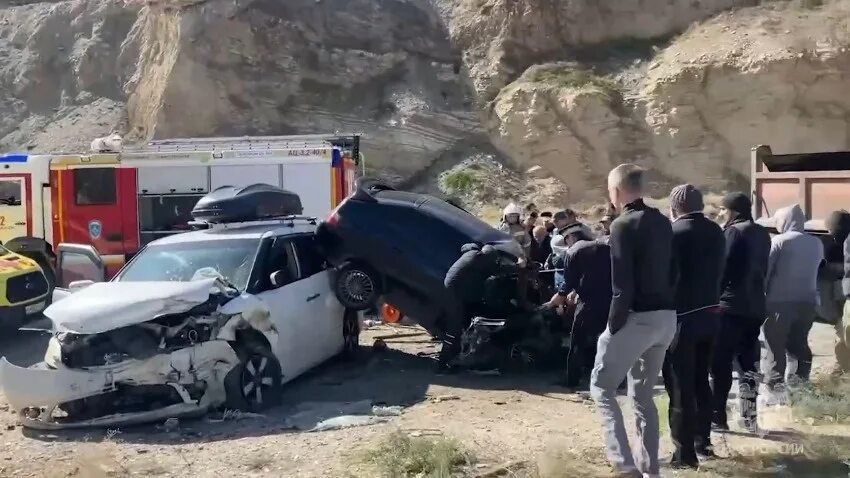 Автоавария в буйнакском районе. Упал автомобиль кумторкалинском рн. Махачкала дтп 2 блогера. Новости сегодня дагестан происшествие. Новости сегодня дагестан происшествие.