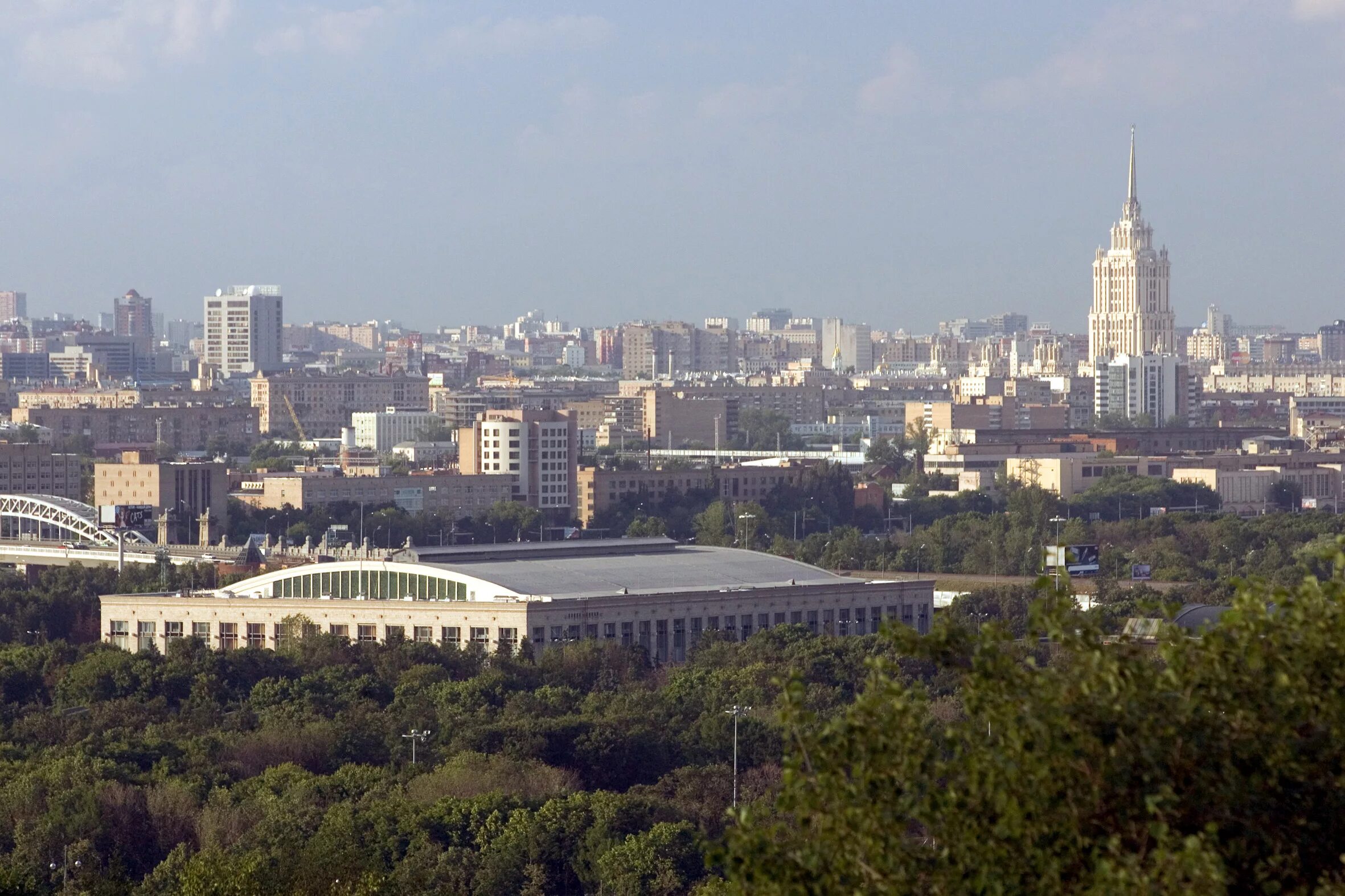 Воробьевы горы москва площадка. Смотровая Воробьевы горы. Воробьёвы горы смотровая площадка. Смотровая площадка Москва МГУ. Смотровая площадь Воробьевы горы.