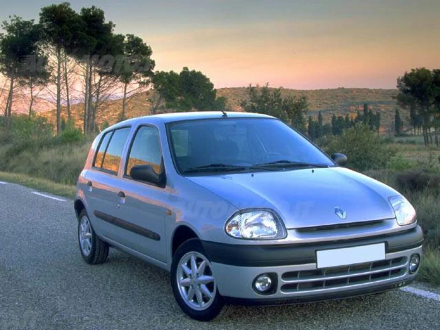 Рено Клио 1998. Renault Clio 2. Рено Клио 2 1998. Renault Clio 2 хэтчбек.
