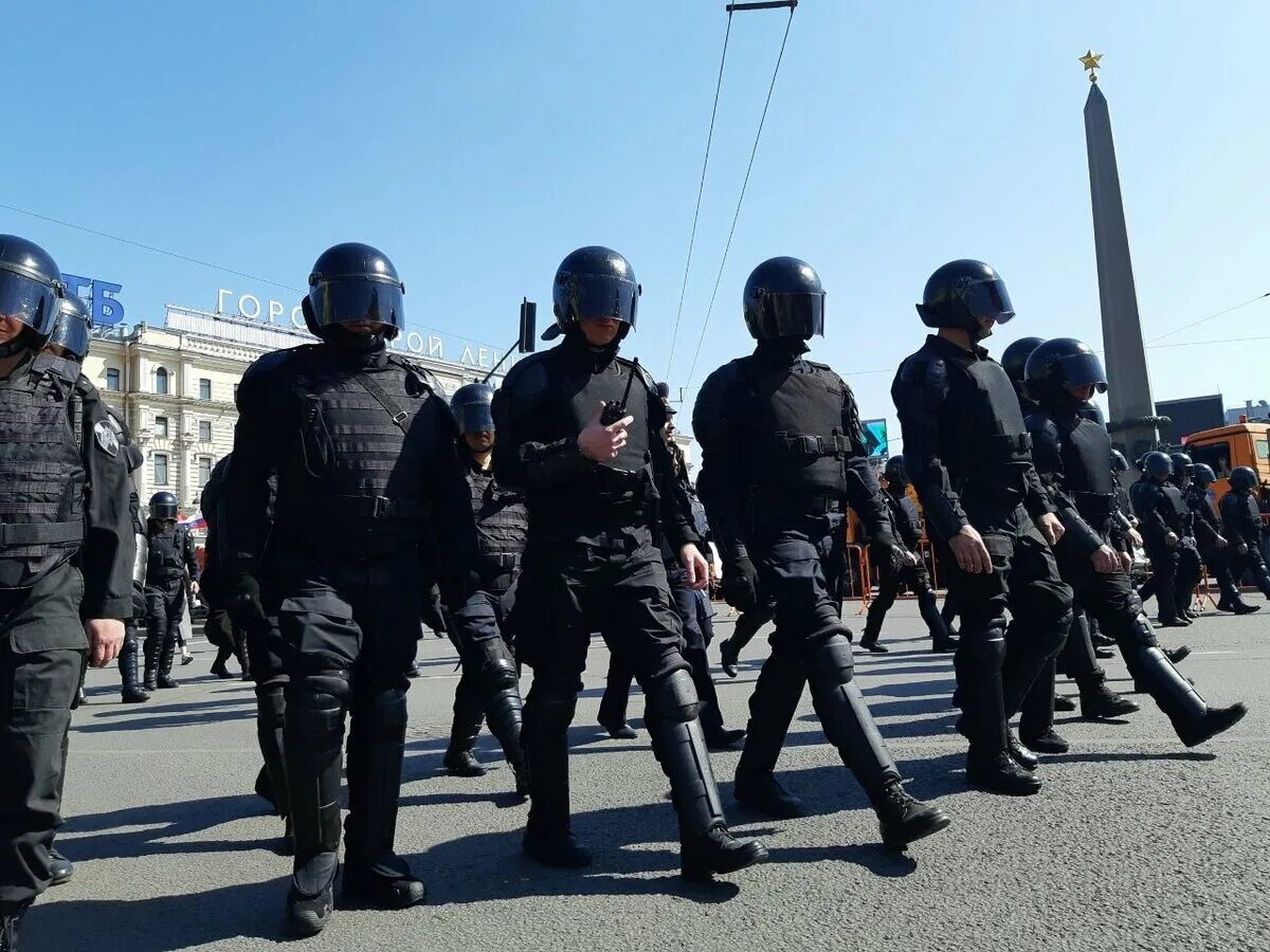 Почему в крокусе не было омона. Полиция обмундирование на митинге. ОМОН форма на митингах.