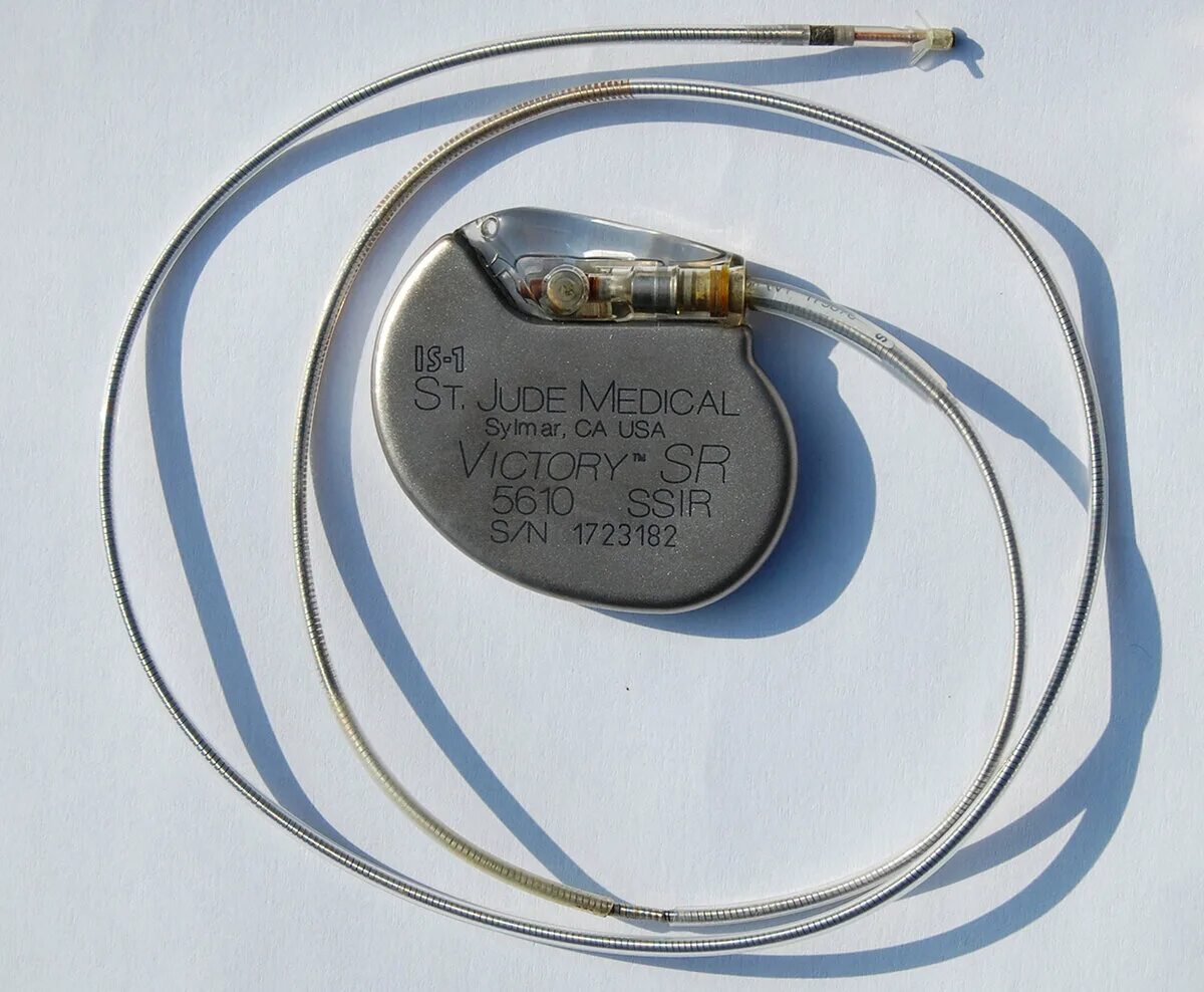 Если стоит кардиостимулятор можно. St. Jude Medical кардиостимулятор. Кардиостимулятор Siemens Elema. Двухкамерный кардиостимулятор. Однокамерный кардиостимулятор.