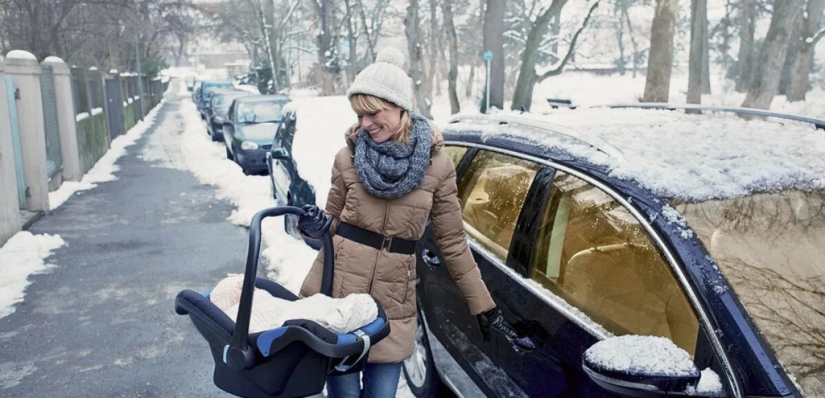 Почему в машине тепло. Теплая машина. Тепло в машине зимой. Холодно в машине. Теплая комфортная машина зимой.