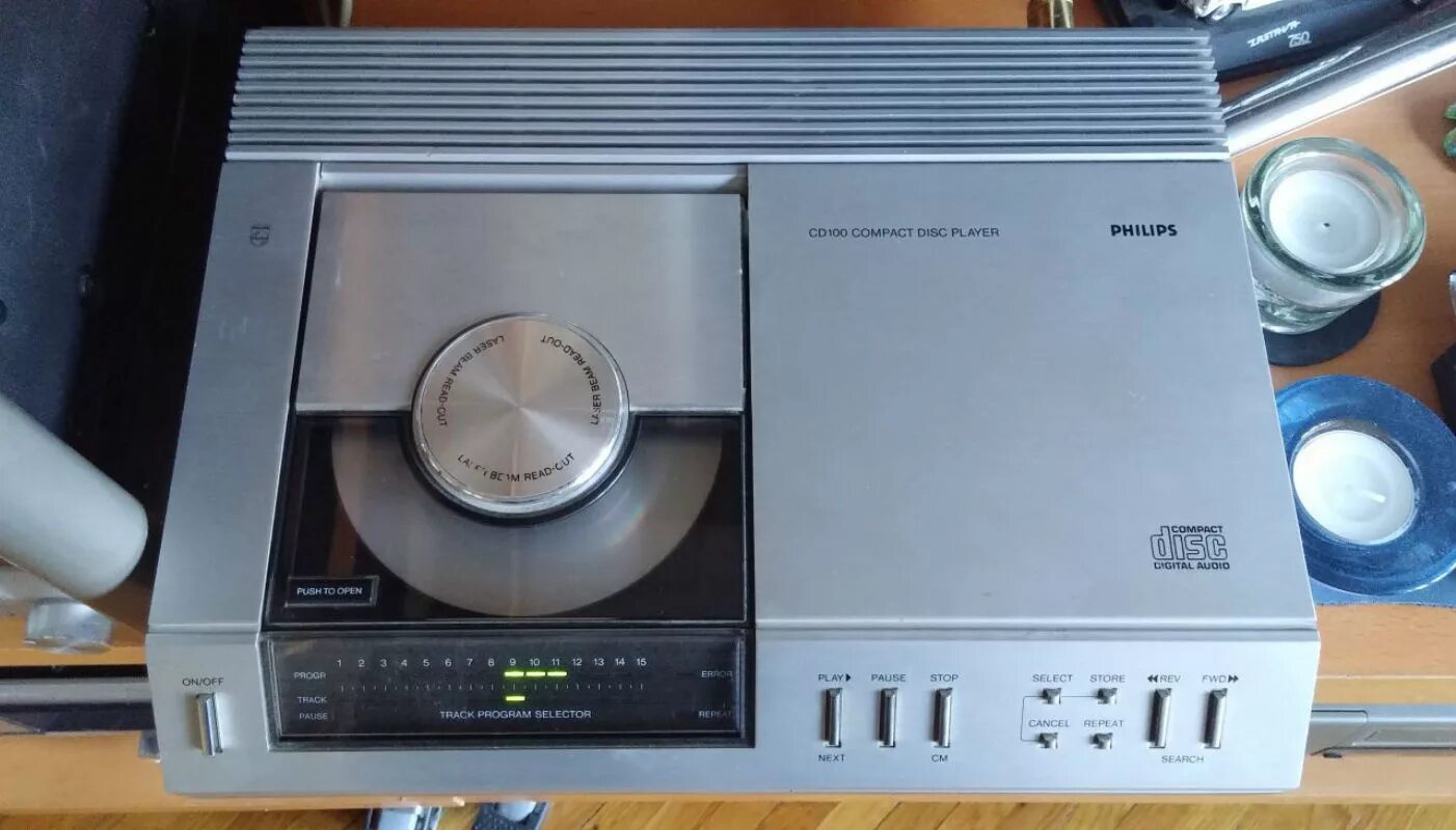 Philips cd100. Philips CD 301. Советский CD проигрыватель Philips. Советский СД проигрыватель.