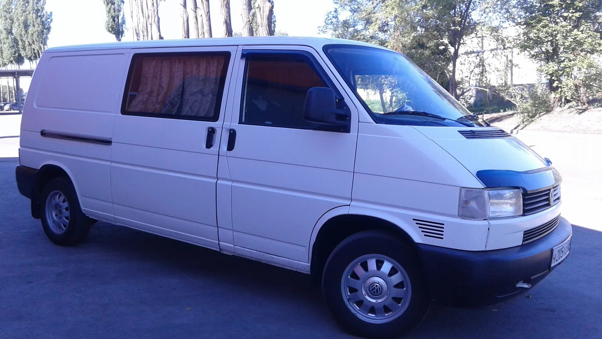 Фольксваген т4 белый. Т-4 Фольксваген-т4 белый. VW Transporter t4 белый. VW t4 2001.