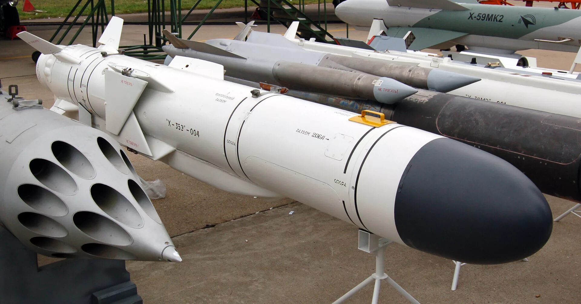 П-70 «аметист». Большая крылатая ракета. Х-102 ракета. Большая крылатая ракета. Баллистические и крылатые ракеты.