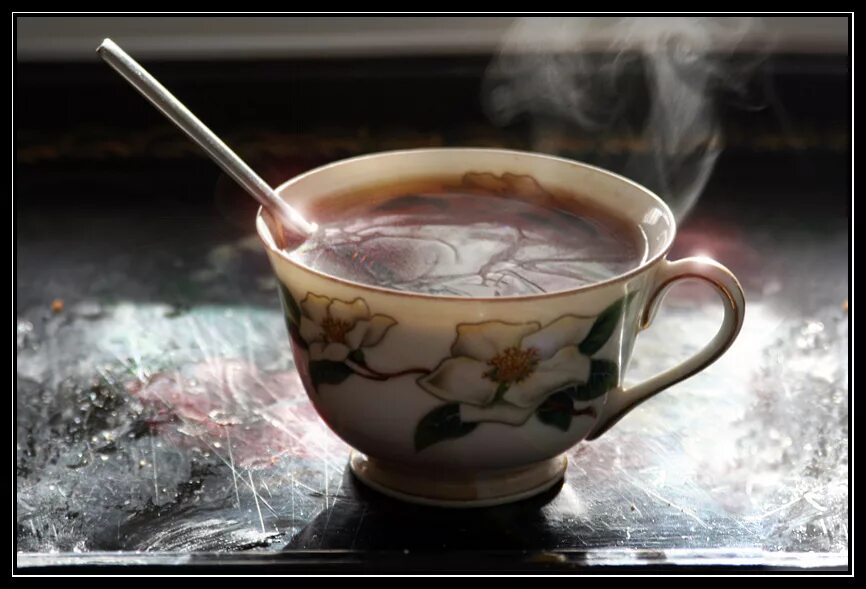 Почему чай остывает. Кофе остывает. Чай остывает. Горячий чай остывание. Кофе остывает картинки.