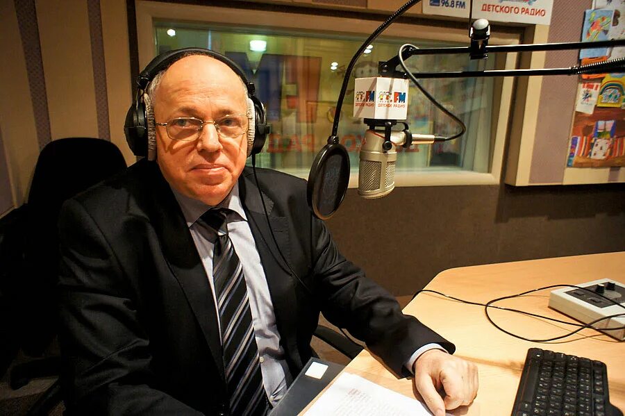 дети радио ведущие. почтальон дядя саша детское радио. дядя саша детское радио биография. радио детские сказки. детское радио.